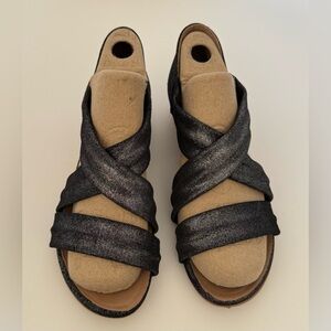 Women’s ATELIERS made in Spain metallic gray‎ sandals size 38 | US 7,5